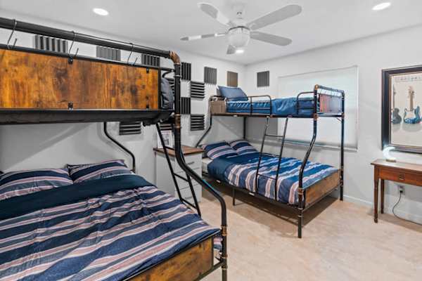 Pool, Bar & Games | Ft Lauderdale Home
