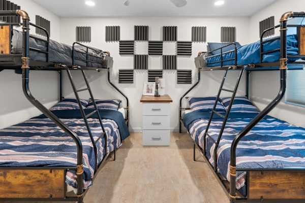 Pool, Bar & Games | Ft Lauderdale Home