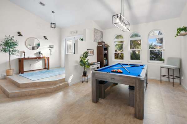 Pool, Bar & Games | Ft Lauderdale Home