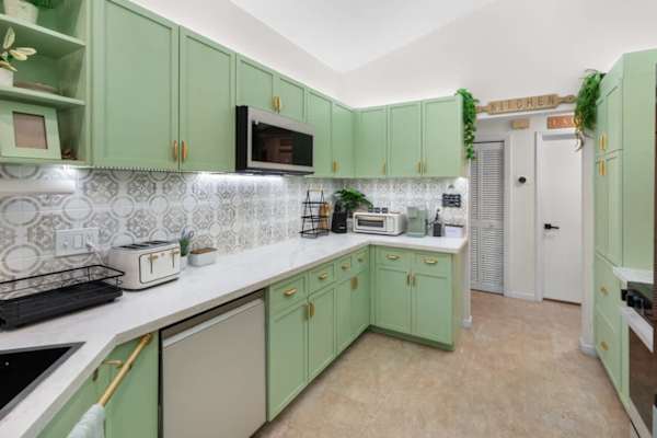 Pool, Bar & Games | Ft Lauderdale Home