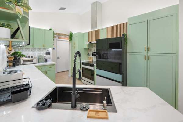 Pool, Bar & Games | Ft Lauderdale Home
