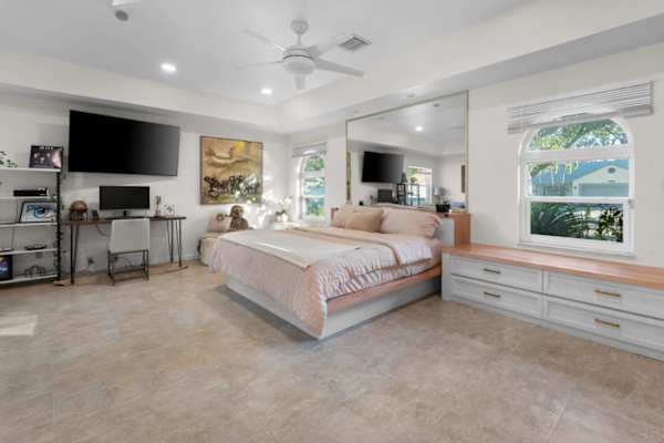 Pool, Bar & Games | Ft Lauderdale Home