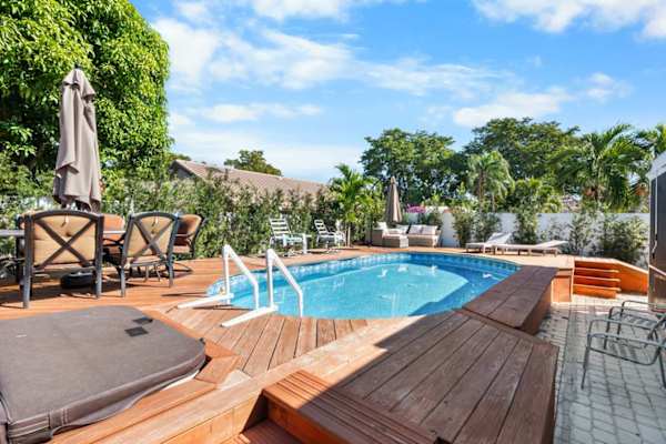 Pool, Bar & Games | Ft Lauderdale Home