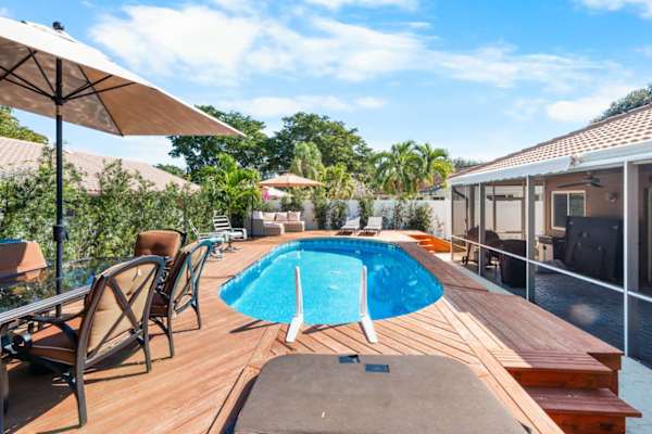 Pool, Bar & Games | Ft Lauderdale Home