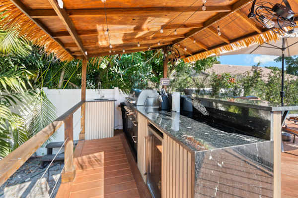 Pool, Bar & Games | Ft Lauderdale Home