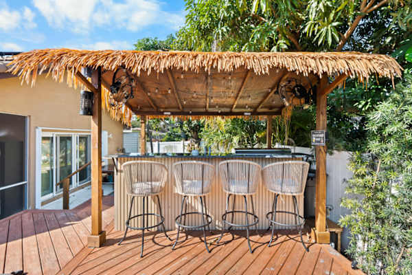 Pool, Bar & Games | Ft Lauderdale Home