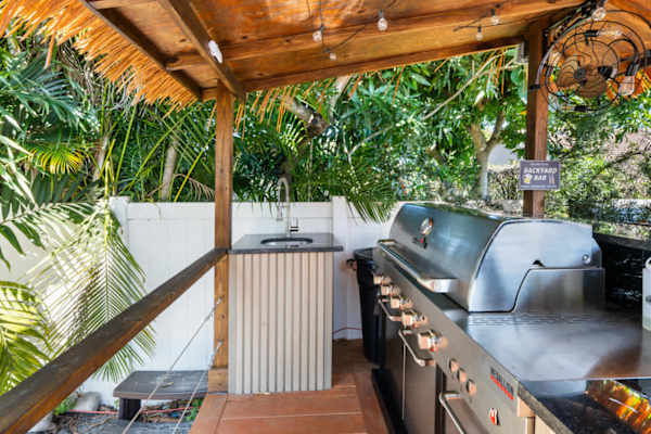 Pool, Bar & Games | Ft Lauderdale Home