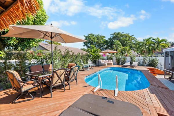 Pool, Bar & Games | Ft Lauderdale Home
