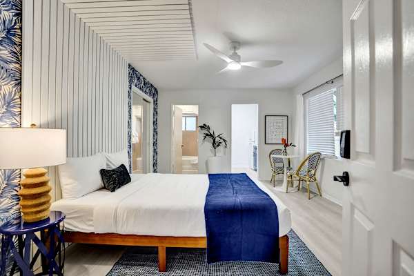 King bedroom with striped ceiling and blue accents