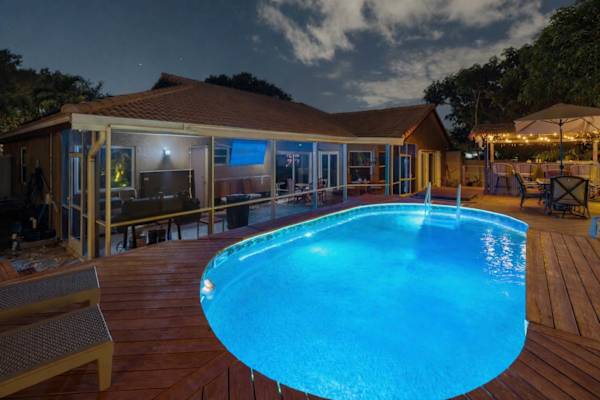 Pool, Bar & Games | Ft Lauderdale Home