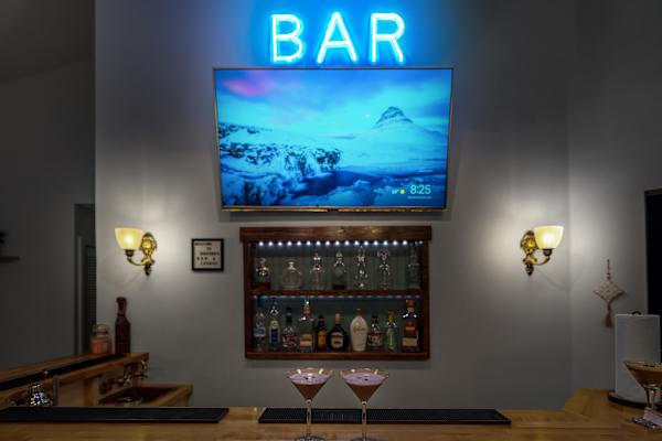 Pool, Bar & Games | Ft Lauderdale Home