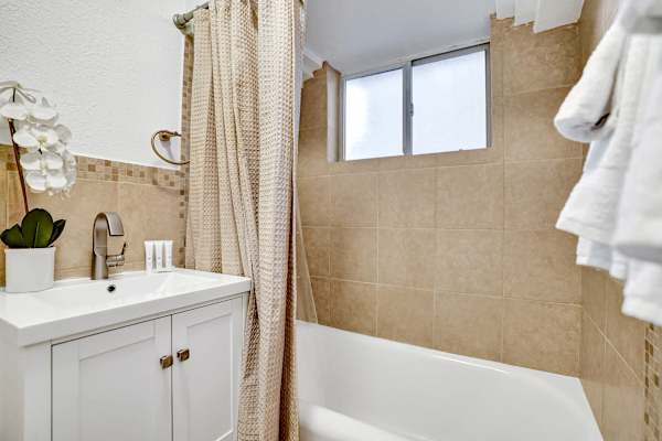 5 Min to Beach, Private 4-Unit Building
