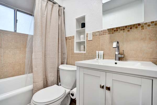 5 Min to Beach, Private 4-Unit Building