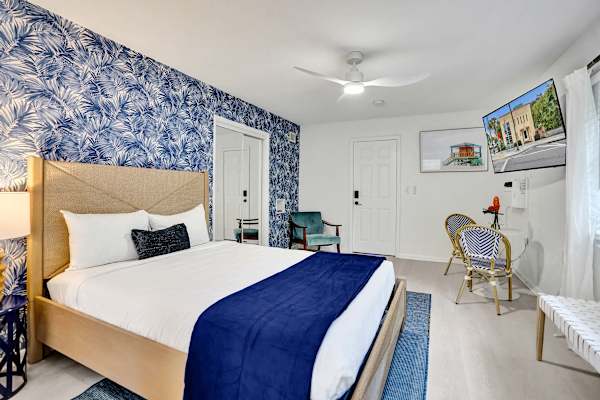 5 Min to Beach, Private 4-Unit Building