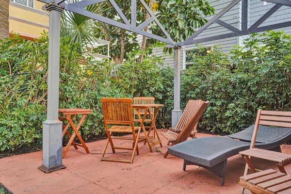 5 Min to Beach, Private 4-Unit Building