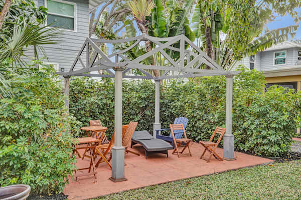 5 Min to Beach, Private 4-Unit Building