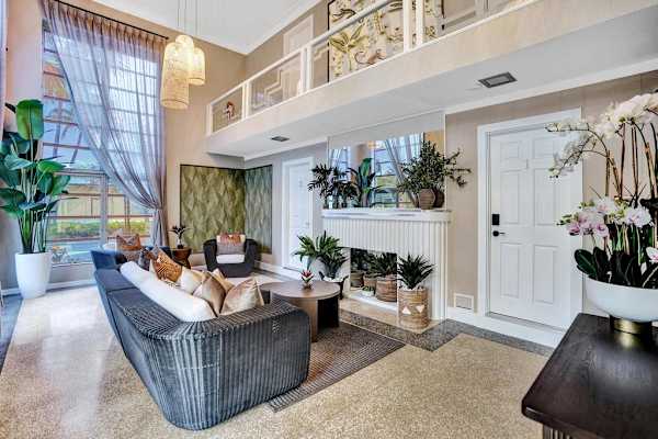 5 Min to Beach, Private 4-Unit Building