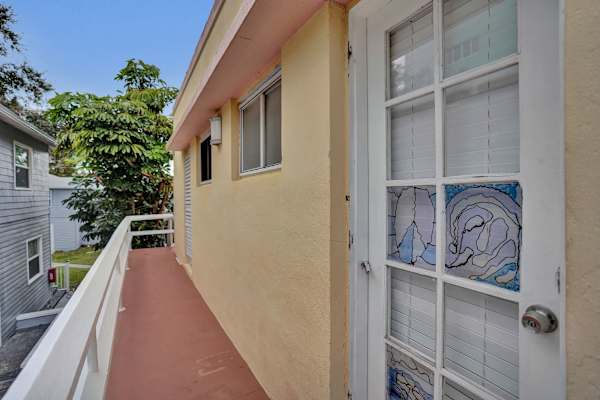 5 Min to Beach, Private 4-Unit Building