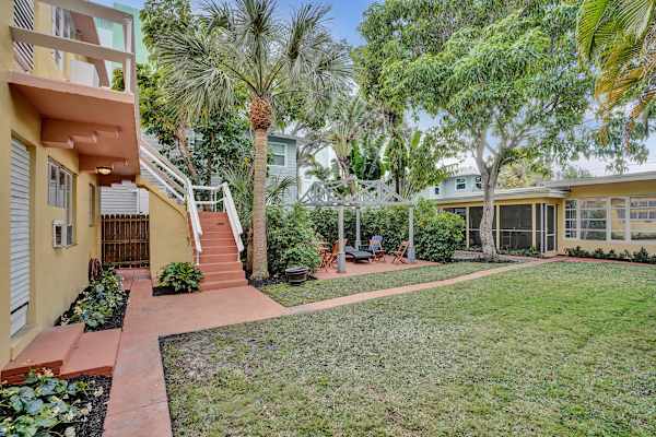5 Min to Beach, Private 4-Unit Building