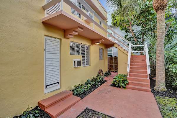 5 Min to Beach, Private 4-Unit Building