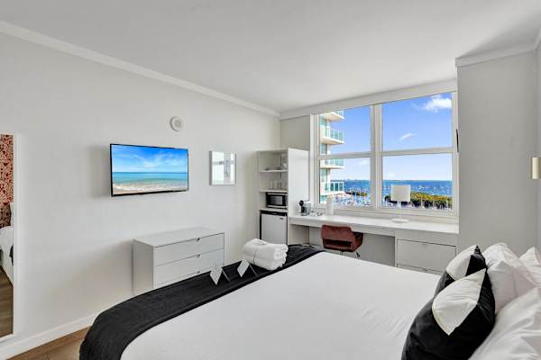 Bay View 2BR at The Arya Coconut Grove