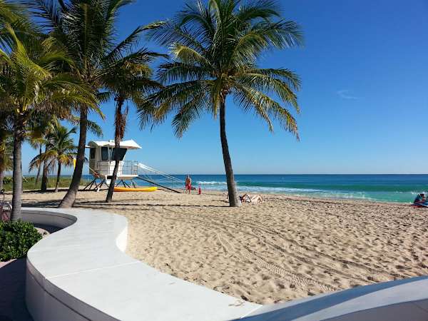 Pool, Bar & Games | Ft Lauderdale Home
