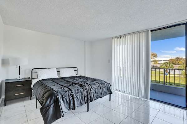 Park Towers Studio Near Hard Rock Stadium