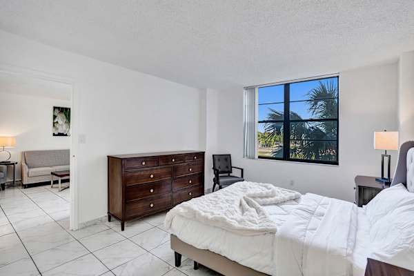 Modern 1BR Getaway Near Hard Rock Stadium