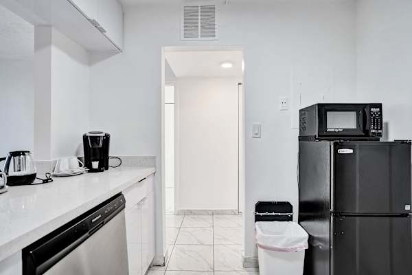 Modern 1BR Getaway Near Hard Rock Stadium