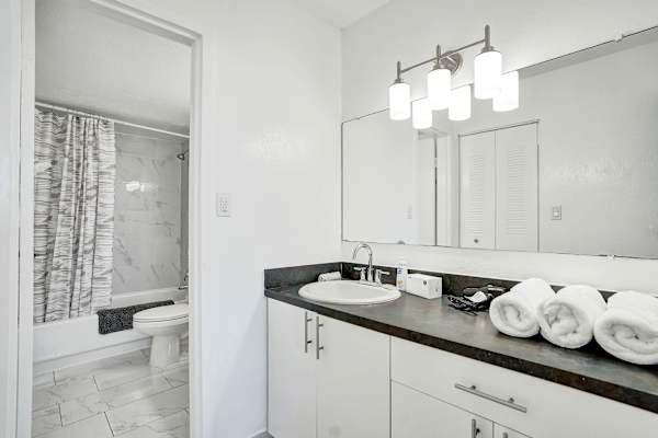 Park Towers Homey 1BR Escape | Hard Rock Stadium