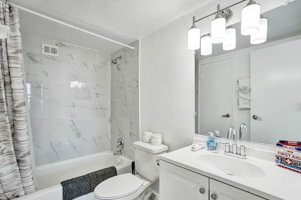 Park Towers Homey 1BR Escape | Hard Rock Stadium