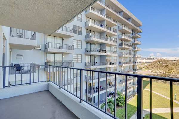Park Towers Homey 1BR Escape | Hard Rock Stadium