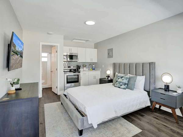 Beachside Studio w/ Full Kitchen & Private Patio