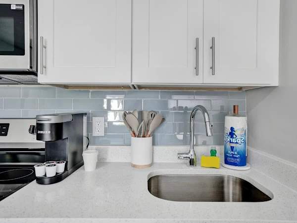 Beachside Studio w/ Full Kitchen & Private Patio