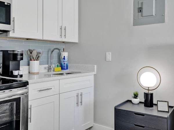 Beachside Studio w/ Full Kitchen & Private Patio
