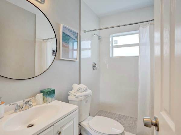 Beachside Studio w/ Full Kitchen & Private Patio