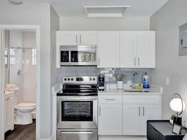 Beachside Studio w/ Full Kitchen & Private Patio