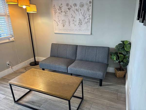 Rustic Retreats 1BR Minutes From Las Olas