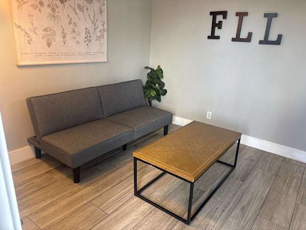 Rustic Retreats 1BR Minutes From Las Olas