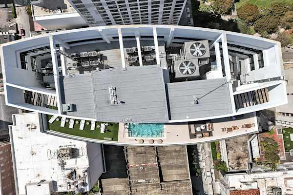 Miami 2BR Condo | Rooftop Jacuzzi, Pool & Gym