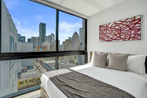 Miami 2BR Condo | Rooftop Jacuzzi, Pool & Gym