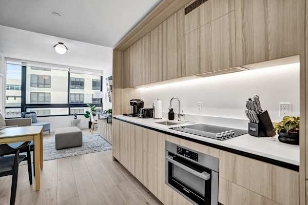 Miami 2BR Condo | Rooftop Jacuzzi, Pool & Gym