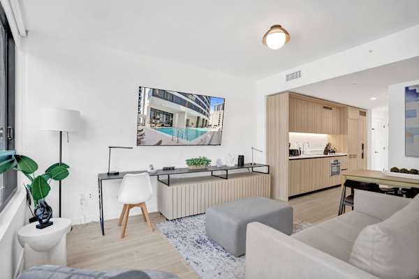 Miami 2BR Condo | Rooftop Jacuzzi, Pool & Gym