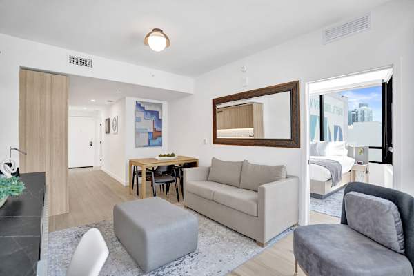 Miami 2BR Condo | Rooftop Jacuzzi, Pool & Gym