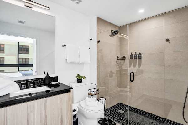 Miami 2BR Condo | Rooftop Jacuzzi, Pool & Gym