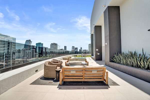 Miami 2BR Condo | Rooftop Jacuzzi, Pool & Gym