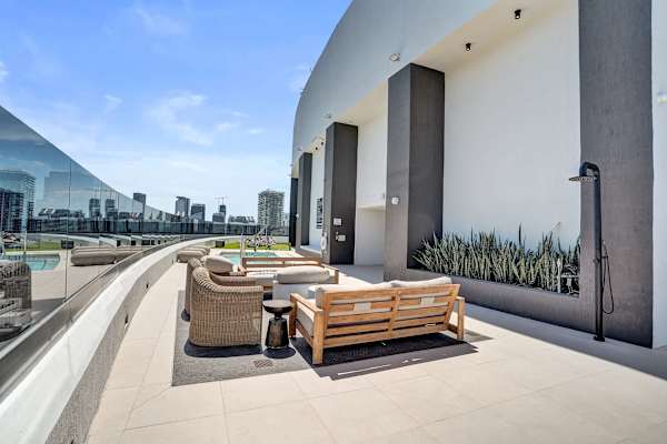 Miami 2BR Condo | Rooftop Jacuzzi, Pool & Gym