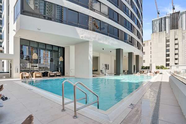 Miami 2BR Condo | Rooftop Jacuzzi, Pool & Gym