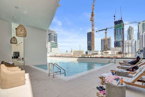 Miami 2BR Condo | Rooftop Jacuzzi, Pool & Gym