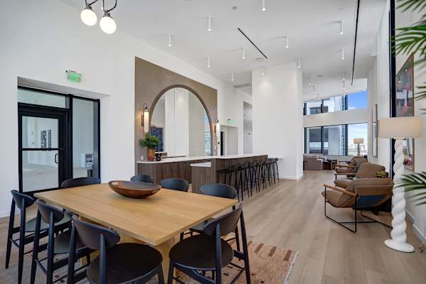 Miami 2BR Condo | Rooftop Jacuzzi, Pool & Gym
